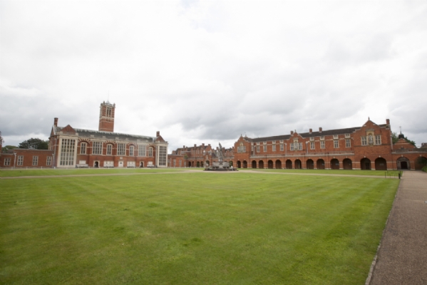 CHRIST_SCHOOL_OUTDOOR_AREA.jpg