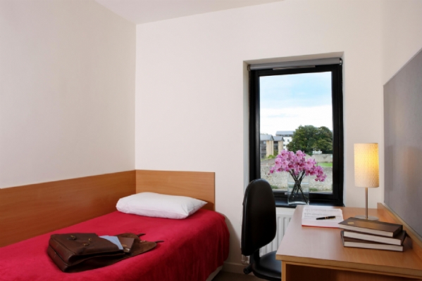 UNIVERSITY_COLLEGE_DUBLIN_BEDROOM.jpg